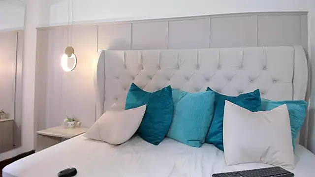 mae lyra online show from 11/07/25, 09:48