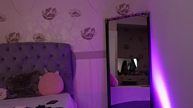 Anya Sky online show from 12/19/25, 05:47