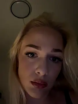 DaryaDoll online show from 12/17/25, 10:16