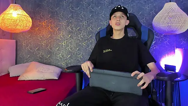 ArthurCox online show from 11/13/25, 05:34