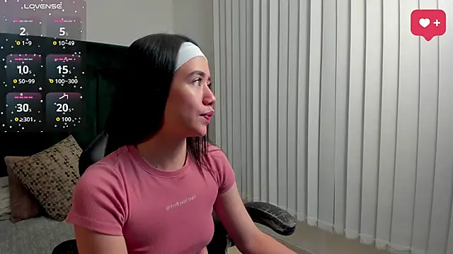 SaraWagner  online show from 04/07/26, 11:59