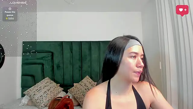 SaraWagner  online show from 04/13/26, 12:05