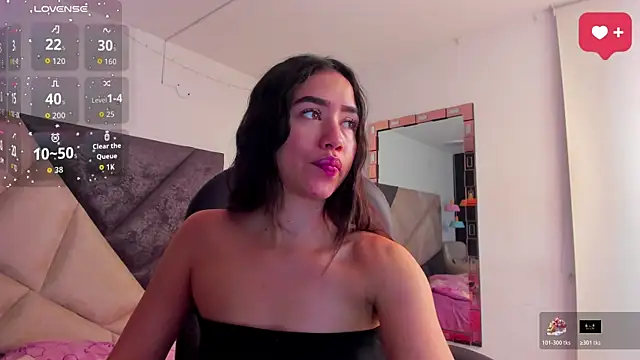 SaraWagner  online show from 04/17/26, 12:02