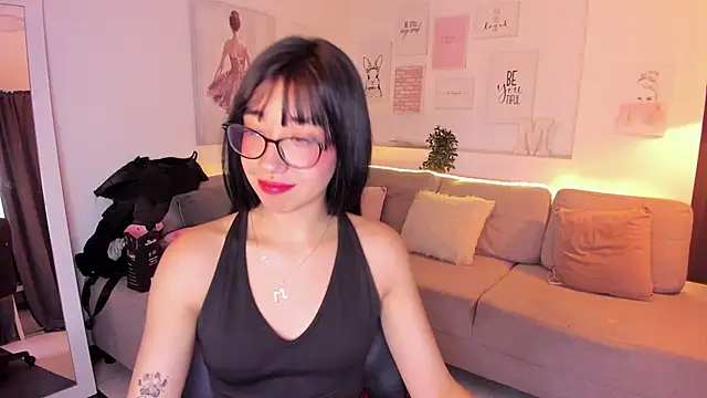 Miacorner  online show from 10/30/25, 09:48