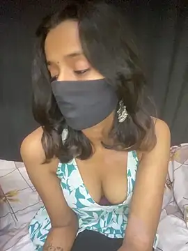 Snapshot of Joy_Love_Roxie chatting on 11/11/25, 07:25 Joy Love Roxie online show from 11/11/25, 07:25