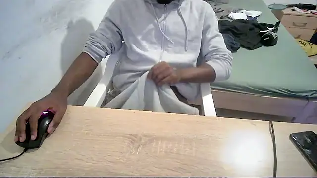 Snapshot of junior21m chatting on 12/15/25, 11:31 junior21m online show from 12/15/25, 11:31