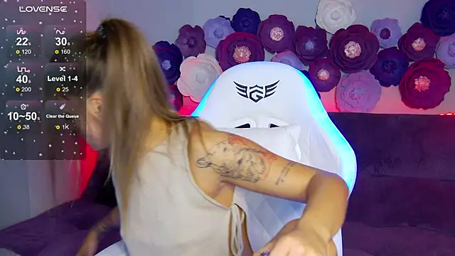 Snapshot of LindaBrilliant chatting on 09/15/25, 03:06 LindaBrilliant online show from 09/15/25, 03:06