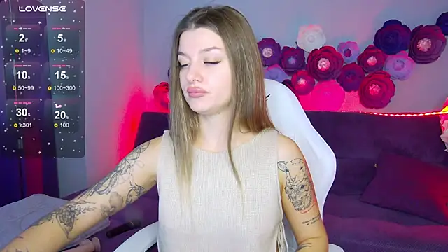 Snapshot of LindaBrilliant chatting on 10/12/25, 02:54 LindaBrilliant online show from 10/12/25, 02:54