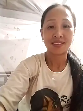 Snapshot of cute_love00 chatting on 10/10/25, 10:03 cute love00 online show from 10/10/25, 10:03