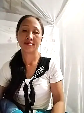 Snapshot of cute_love00 chatting on 10/22/25, 06:35 cute love00 online show from 10/22/25, 06:35