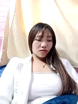 Snapshot of adbosa_00 chatting on 12/18/25, 01:33 adbosa 00 online show from 12/18/25, 01:33