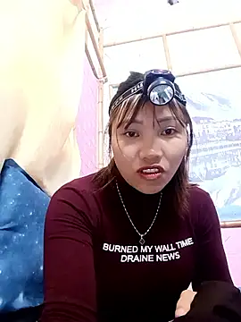 Snapshot of adbosa_00 chatting on 12/20/25, 03:13 adbosa 00 online show from 12/20/25, 03:13