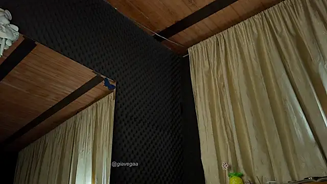 gigifontaine   online show from 01/11/26, 08:58