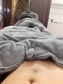 Snapshot of cubi676767 chatting on 12/17/25, 04:35 cubi676767 online show from 12/17/25, 04:35