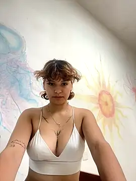 Snapshot of skay_sexart chatting on 10/19/25, 05:13 skay sexart online show from 10/19/25, 05:13