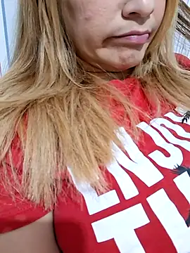 Snapshot of saraferrer151 chatting on 01/07/26, 05:43 saraferrer151 online show from 01/07/26, 05:43