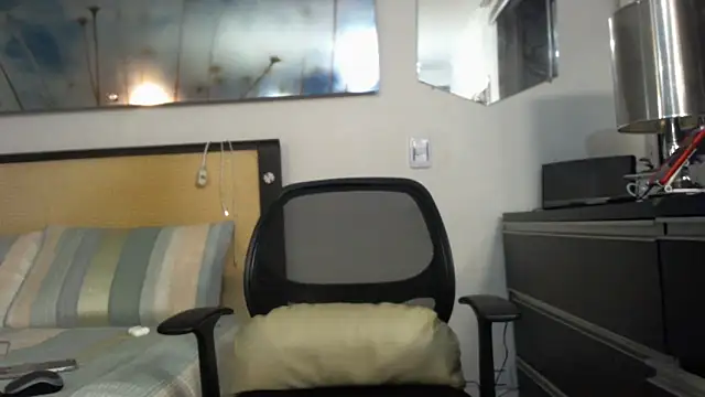 Snapshot of Mirianzapata_1 chatting on 02/28/26, 02:12 Mirianzapata 1 online show from 02/28/26, 02:12