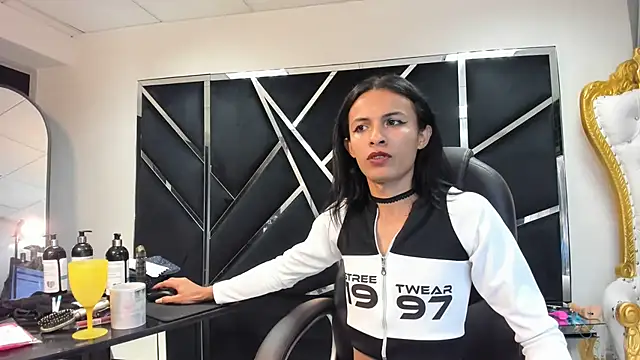 Snapshot of Aisha_hotts777 chatting on 11/10/25, 09:52 Aisha hotts777 online show from 11/10/25, 09:52