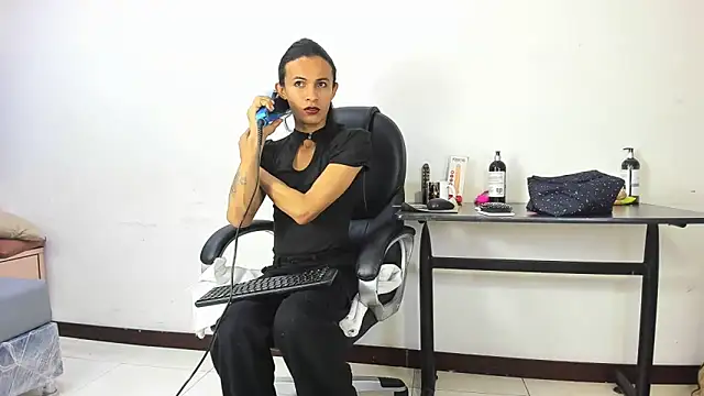 Snapshot of Aisha_hotts777 chatting on 11/14/25, 03:49 Aisha hotts777 online show from 11/14/25, 03:49