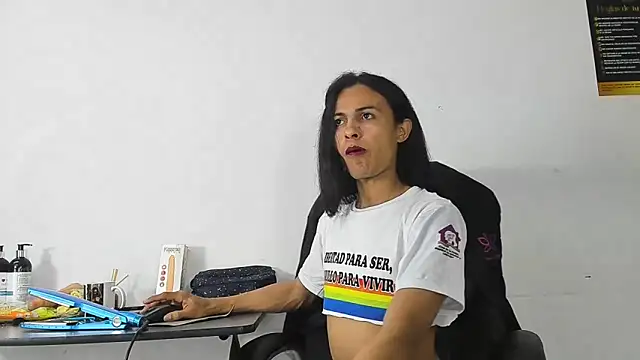 Snapshot of Aisha_hotts777 chatting on 11/17/25, 03:07 Aisha hotts777 online show from 11/17/25, 03:07