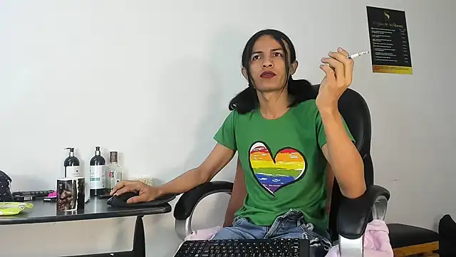 Snapshot of Aisha_hotts777 chatting on 11/28/25, 04:26 Aisha hotts777 online show from 11/28/25, 04:26