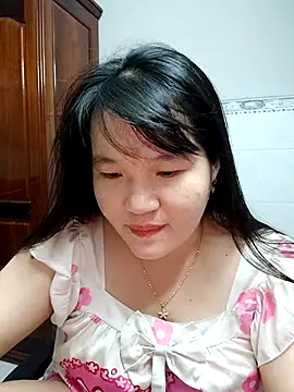 Snapshot of _Babyrose_ chatting on 10/04/25, 03:43  Babyrose  online show from 10/04/25, 03:43