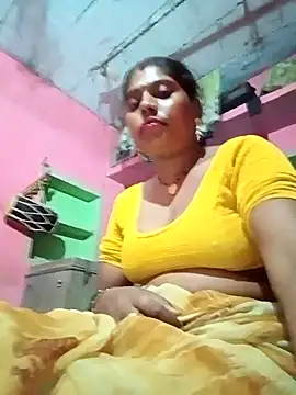 Snapshot of sanjna_sharmaa chatting on 09/18/25, 03:03 sanjna sharmaa online show from 09/18/25, 03:03