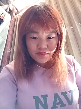 Snapshot of sukabae00 chatting on 12/23/25, 02:42 sukabae00 online show from 12/23/25, 02:42