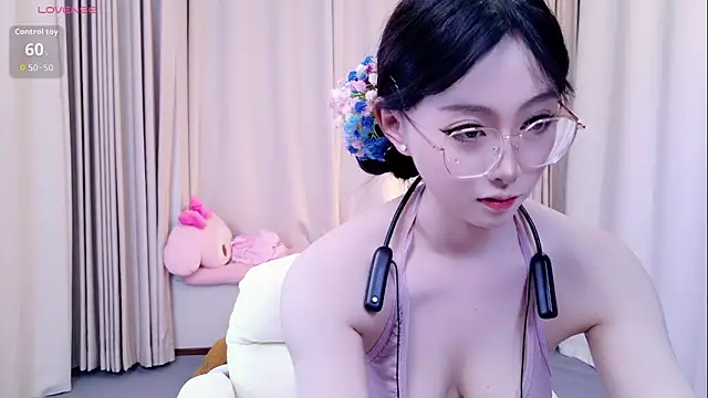 niannian18 online show from 11/21/25, 10:14