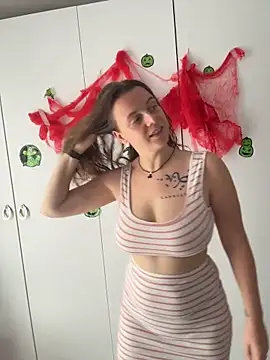 TenderLaGlamor online show from 10/26/25, 11:27