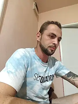 Snapshot of papichulo0099 chatting on 11/10/25, 07:35 papichulo0099 online show from 11/10/25, 07:35