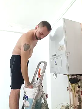 Snapshot of papichulo0099 chatting on 11/28/25, 04:31 papichulo0099 online show from 11/28/25, 04:31