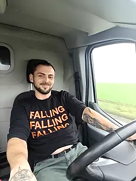 Snapshot of papichulo0099 chatting on 12/15/25, 12:31 papichulo0099 online show from 12/15/25, 12:31