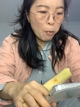 Snapshot of cgooh-611 chatting on 05/01/26, 04:06 cgooh-611 online show from 05/01/26, 04:06