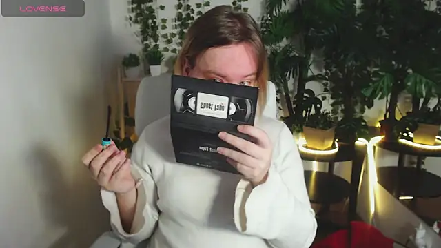 Amanda Butlerr online show from 12/17/25, 09:04