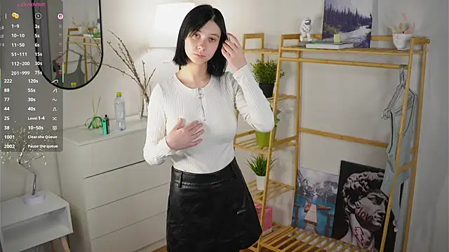 SuzanneHowse online show from 11/06/25, 04:46