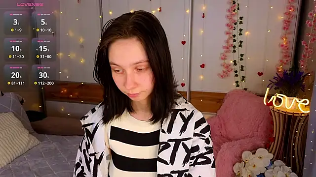 SuzanneHowse online show from 03/14/26, 04:45