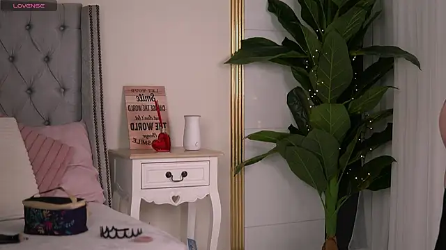 RebeccaRese online show from 04/03/26, 08:56