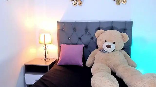 SagiraBelle online show from 12/17/25, 05:19