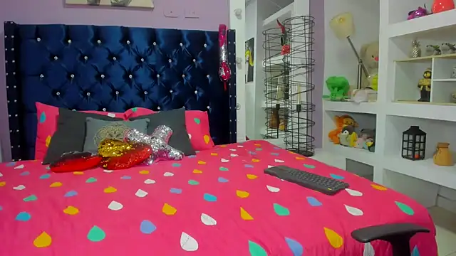 Snapshot of elianaa_soto chatting on 10/24/25, 06:37 elianaa soto online show from 10/24/25, 06:37