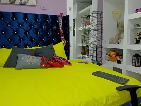 Snapshot of elianaa_soto chatting on 11/28/25, 05:26 elianaa soto online show from 11/28/25, 05:26