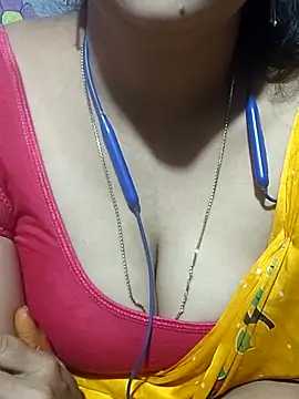 Snapshot of telugu-juliet chatting on 11/26/25, 04:46 telugu-juliet online show from 11/26/25, 04:46