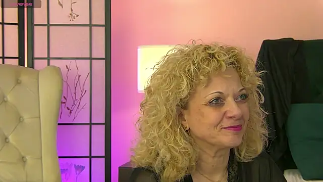 Snapshot of NiaMalkova chatting on 10/02/25, 04:47 NiaMalkova online show from 10/02/25, 04:47