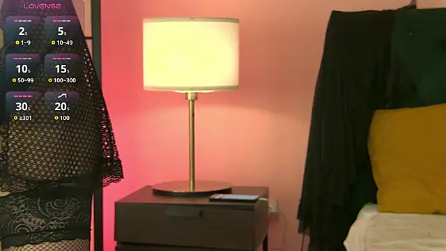 Snapshot of NiaMalkova chatting on 10/17/25, 04:53 NiaMalkova online show from 10/17/25, 04:53