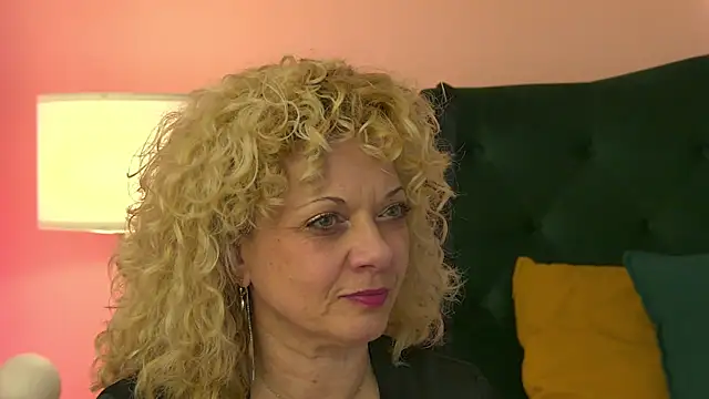 Snapshot of NiaMalkova chatting on 11/04/25, 06:29 NiaMalkova online show from 11/04/25, 06:29