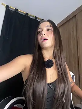 Snapshot of Scarlett05 chatting on 09/28/25, 01:00 Scarlett05 online show from 09/28/25, 01:00