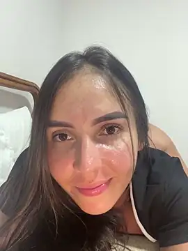 Snapshot of Scarlett05 chatting on 11/18/25, 01:22 Scarlett05 online show from 11/18/25, 01:22