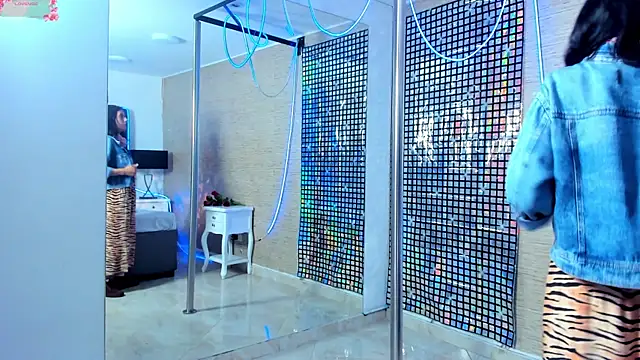 Snapshot of MiaAmore_ chatting on 11/02/25, 02:19 MiaAmore online show from 11/02/25, 02:19