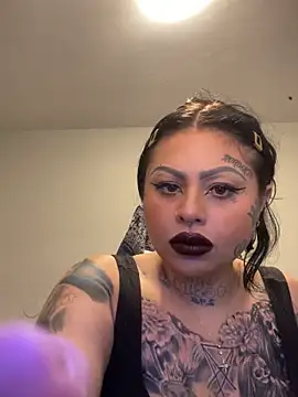 Snapshot of chicanachic13 chatting on 09/09/25, 02:44 chicanachic13 online show from 09/09/25, 02:44