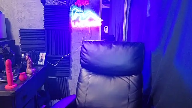 Snapshot of chicanachic13 chatting on 12/14/25, 11:09 chicanachic13 online show from 12/14/25, 11:09